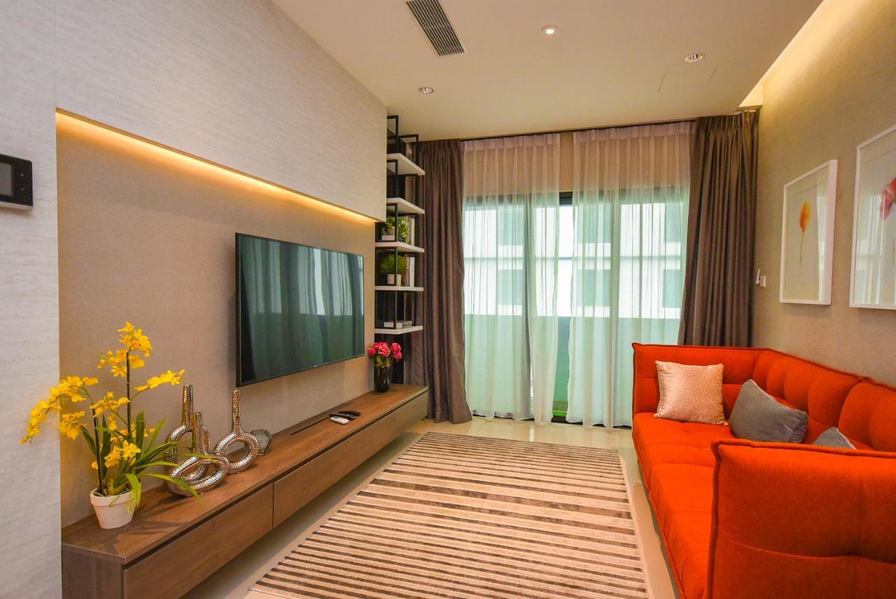 ג'והור בהרו Suasana Residence By Nest Home מראה חיצוני תמונה