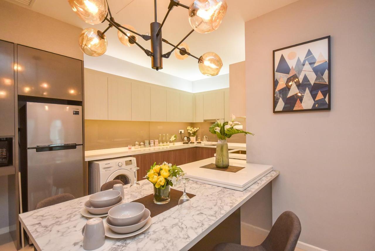 ג'והור בהרו Suasana Residence By Nest Home מראה חיצוני תמונה