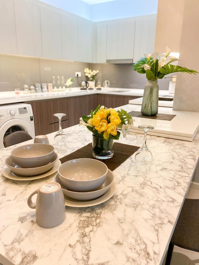 ג'והור בהרו Suasana Residence By Nest Home מראה חיצוני תמונה
