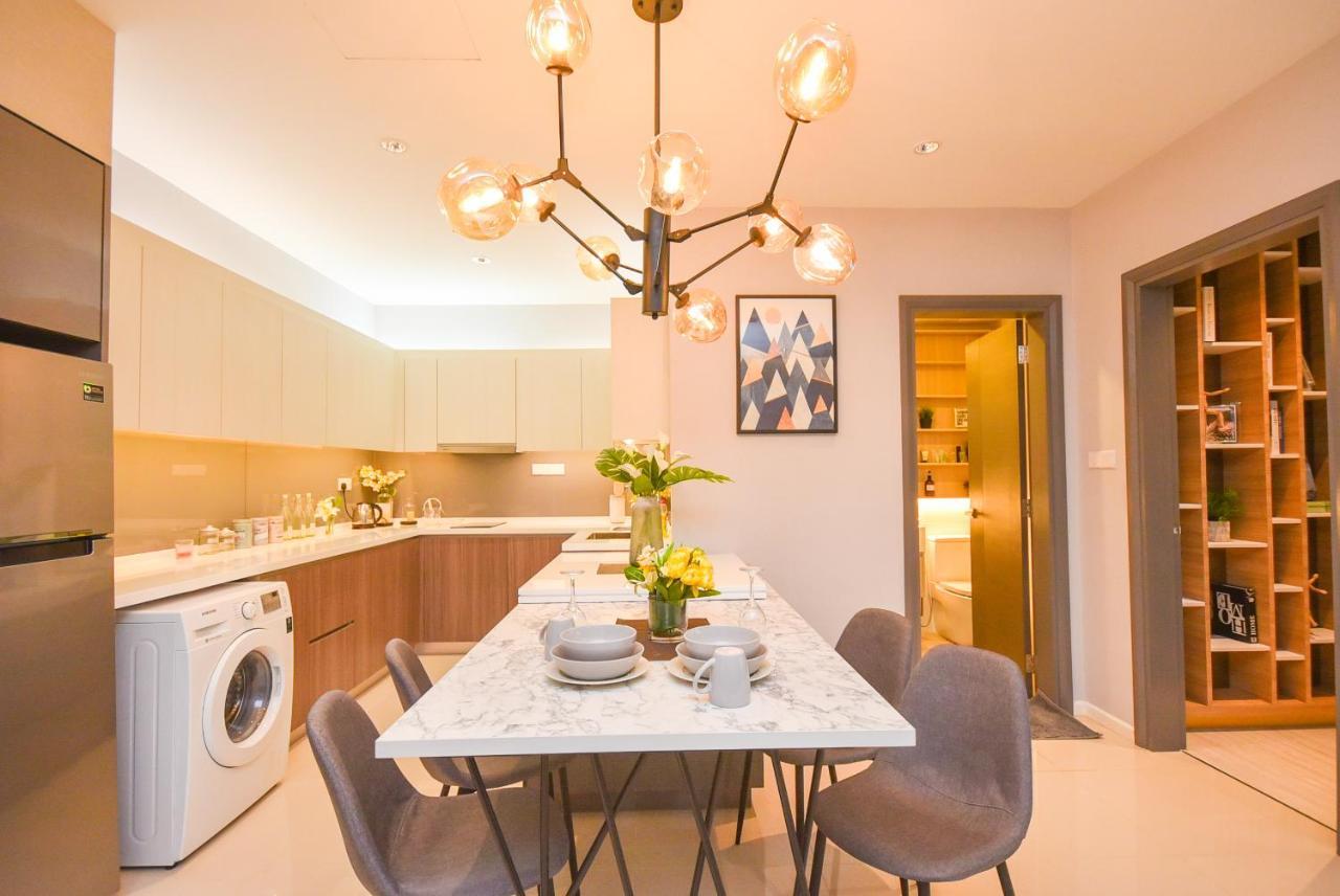 ג'והור בהרו Suasana Residence By Nest Home מראה חיצוני תמונה