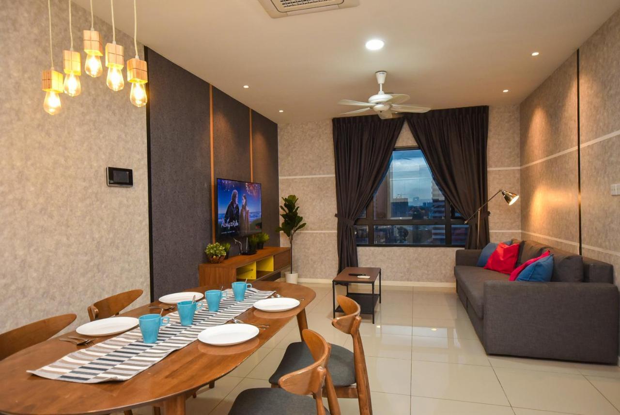 ג'והור בהרו Suasana Residence By Nest Home מראה חיצוני תמונה