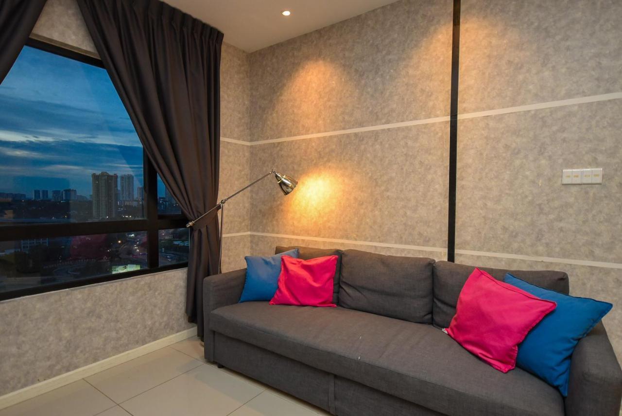 ג'והור בהרו Suasana Residence By Nest Home מראה חיצוני תמונה