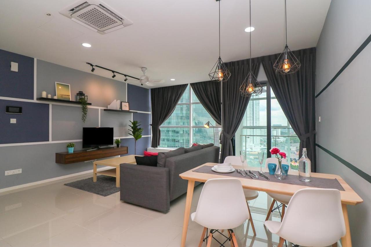 ג'והור בהרו Suasana Residence By Nest Home מראה חיצוני תמונה