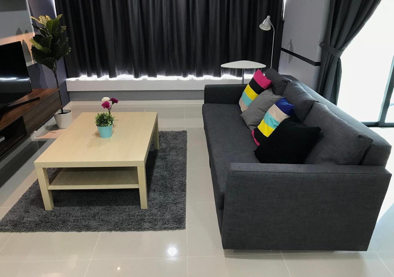 ג'והור בהרו Suasana Residence By Nest Home מראה חיצוני תמונה