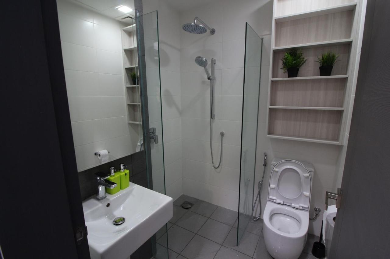 ג'והור בהרו Suasana Residence By Nest Home מראה חיצוני תמונה